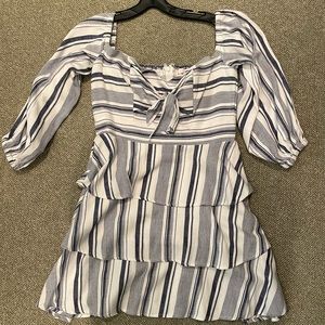 Parker NY dress! Baby doll sleeves and pretty blue pattern - size 6!